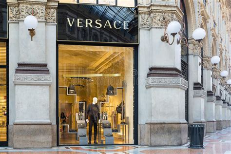 negozio versace milano|Versace Milano: negozi e punti vendita Versace Milano, .